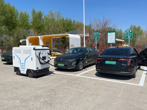Son şirket blogları hakkında Akıllı Otoyol Şarj Çözümü Teslim Edildi | Door'un Mobil Şarj Robotu Tatil Seyahatlerine Güç Veriyor
